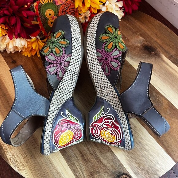 L'Artiste Womens Fusta Clog Round Toe Sz 41EU / 9.5-10US in Navy Floral Leather - Picture 9 of 13